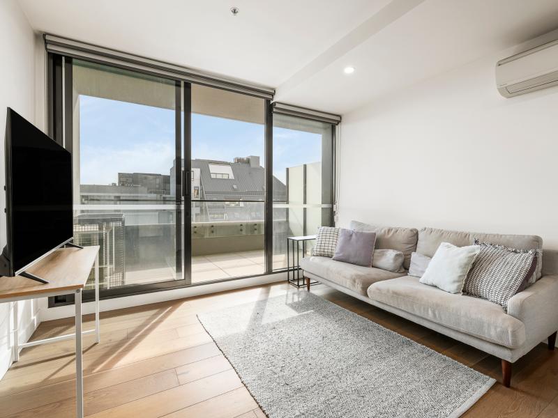 Stylish Fully Furnished Living in the Heart of Prahran *6 Month Lease