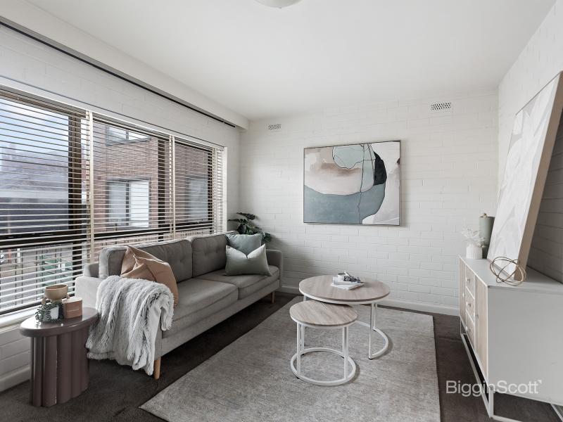 RICHMOND HILL LIVING WITH LIFESTYLE CONVENIENCE