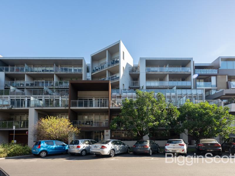 Rare Double Parking in the Heart of Port Melbourne