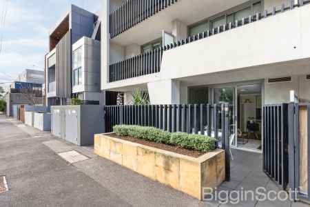 Ground Floor Living with Direct Street Access, Courtyard & Car Space