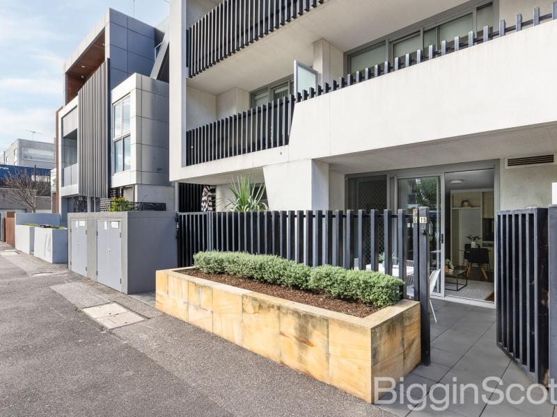 Ground Floor Living with Direct Street Access, Courtyard & Car Space