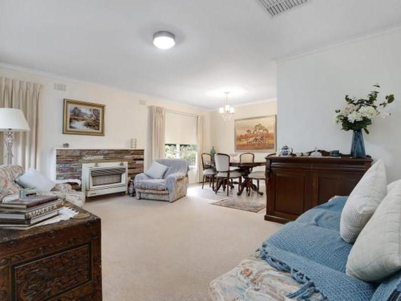 FANTASTIC 4-BEDROOM FAMILY HOME IN THE BRENTWOOD SECONDARY COLLEGE ZONE
