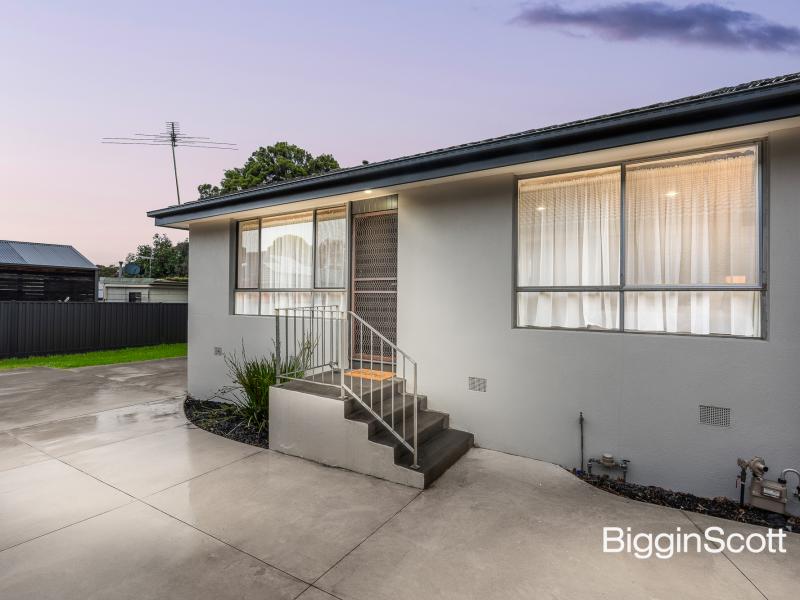 STYLISH SIMPLICITY, WALK TO MONASH UNI!