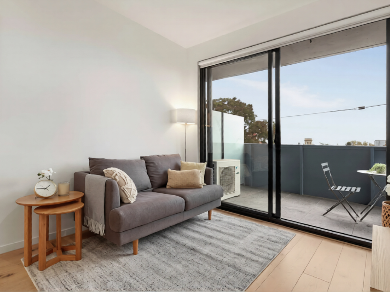 Stylish Living in Lifestyle Location