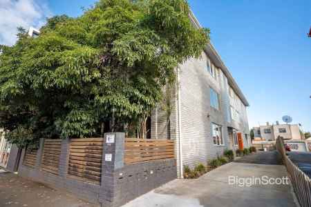 CITY-EDGE CONVENIENCE WITH SPACE TO MATCH