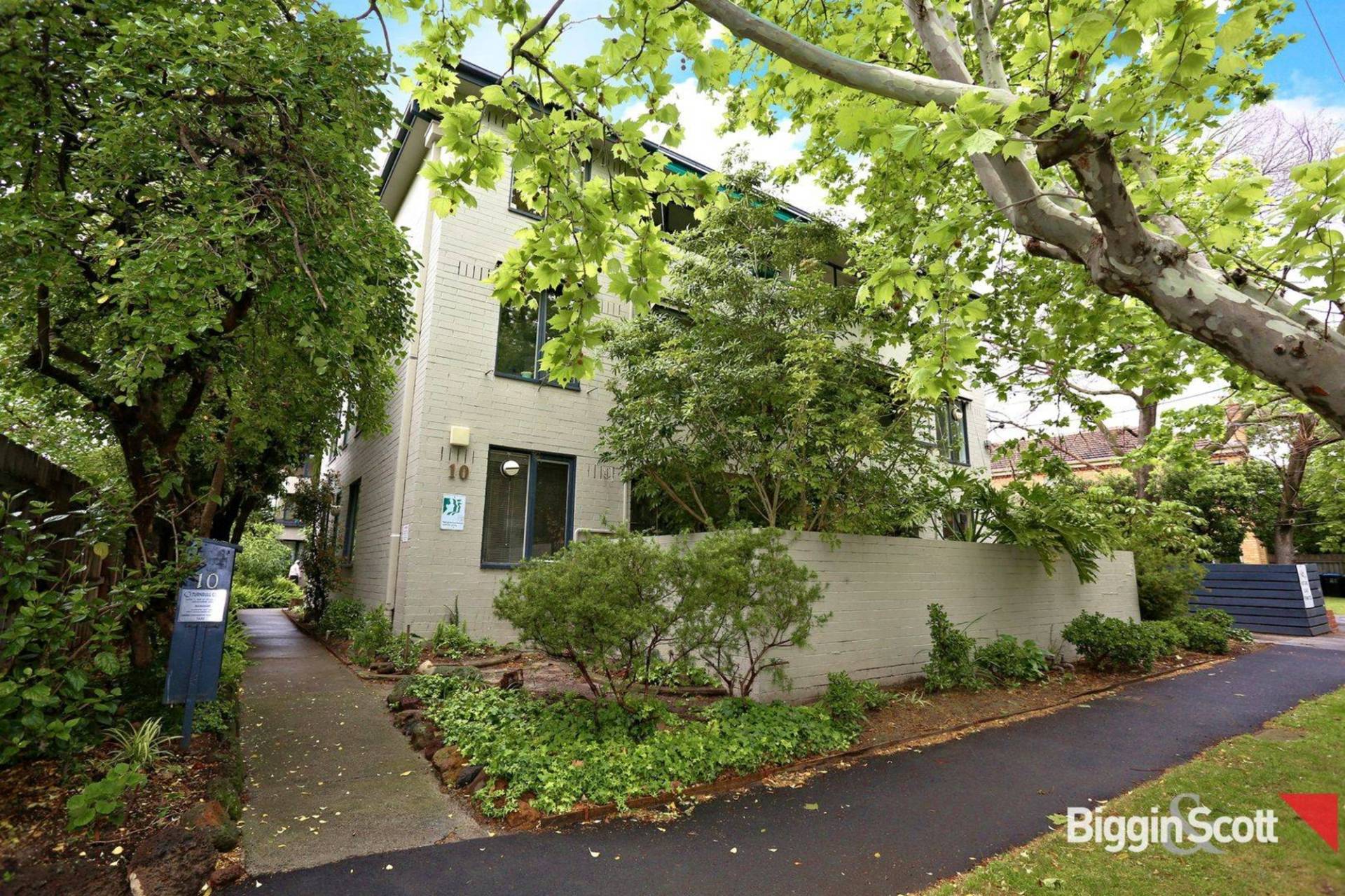 15/10 Cromwell Road, South Yarra - Image 1