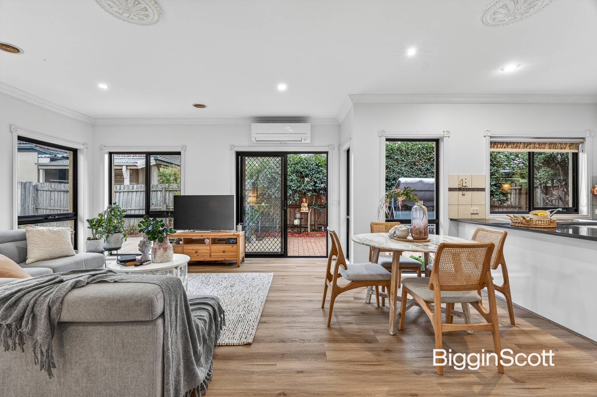 2/114 Blackburn Road, Glen Waverley - Image 1