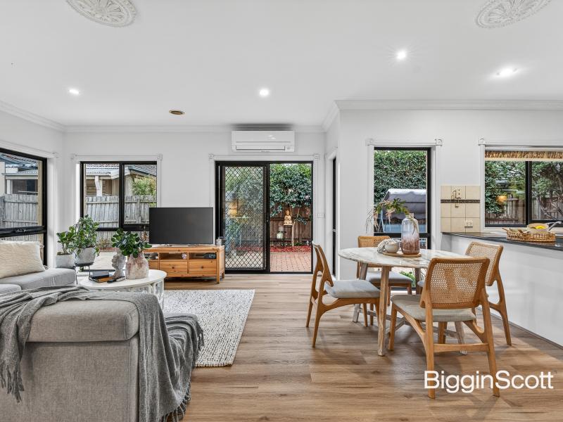 MODERN COMFORT, HUGE LIVING, SCHOOL ZONE APPEAL!