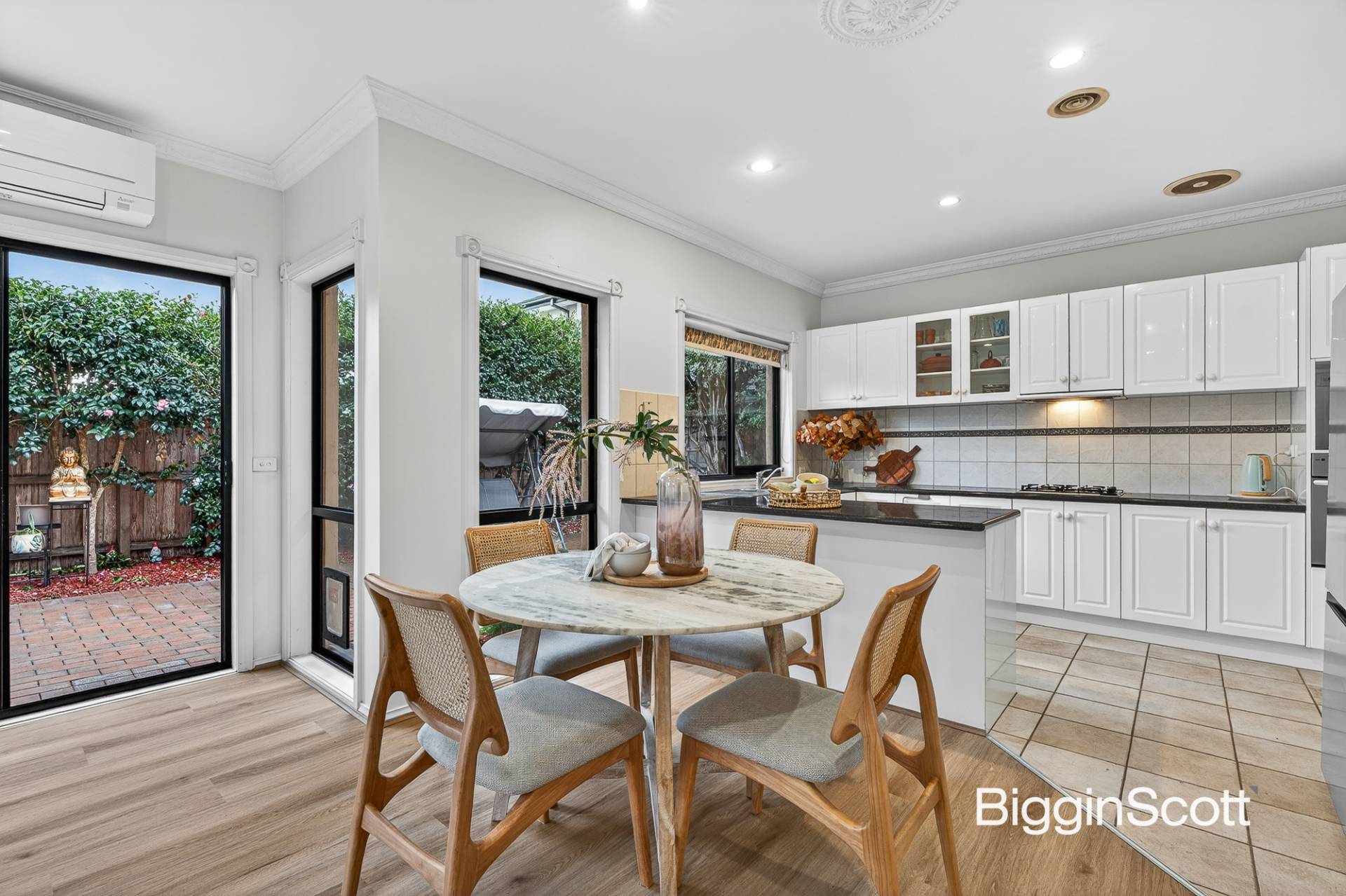 2/114 Blackburn Road, Glen Waverley - Thumbnail 4