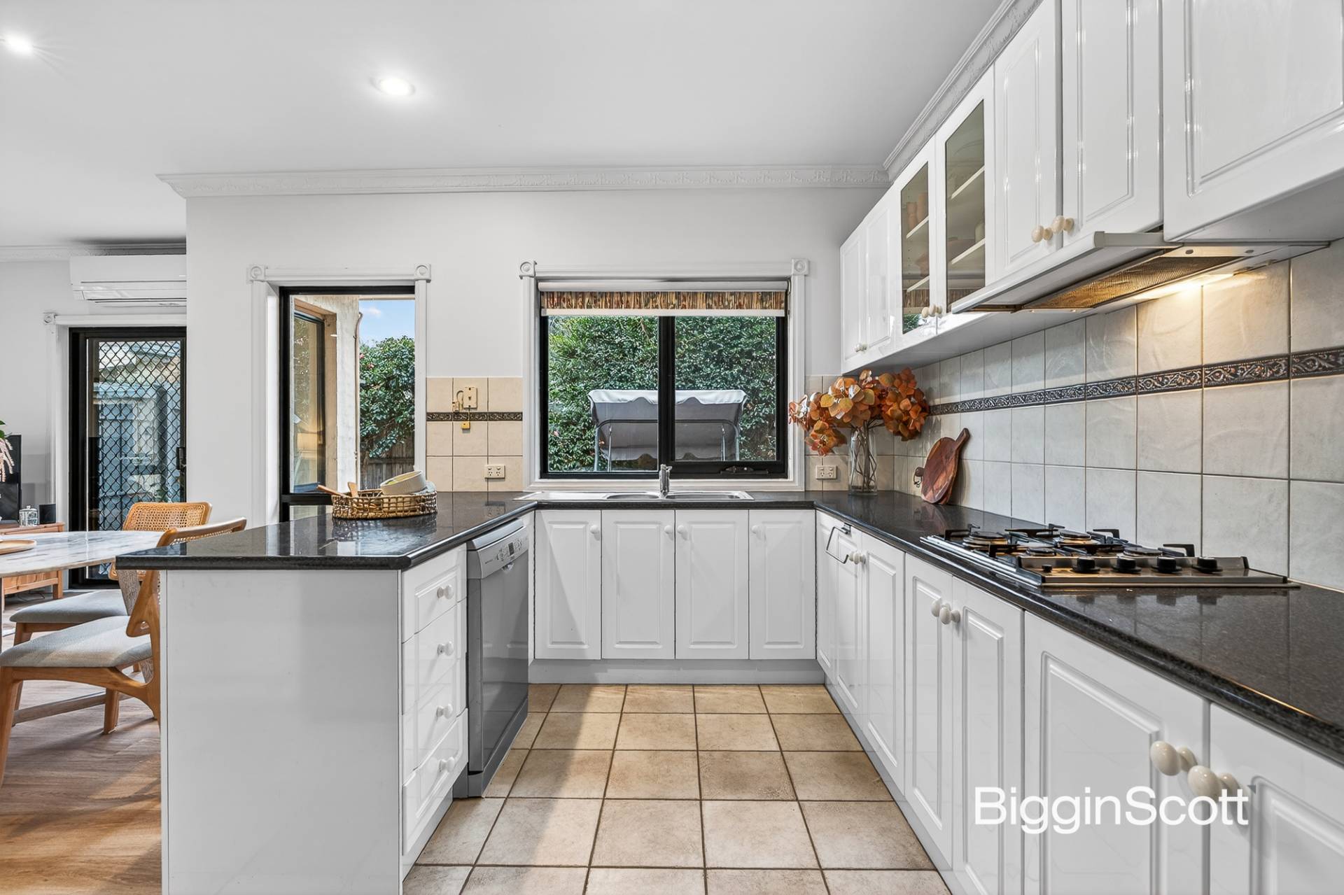 2/114 Blackburn Road, Glen Waverley - Thumbnail 6