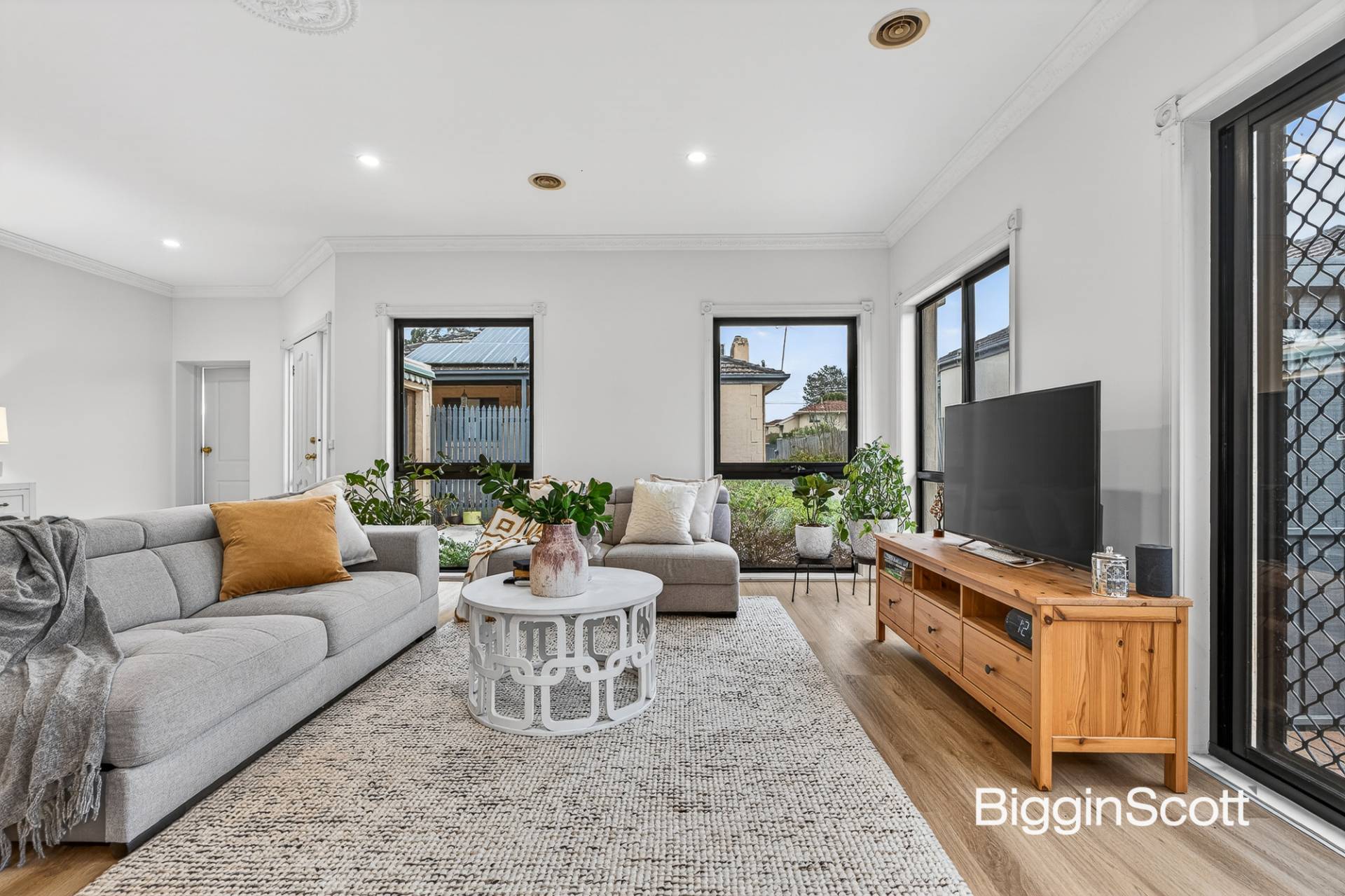 2/114 Blackburn Road, Glen Waverley - Thumbnail 2