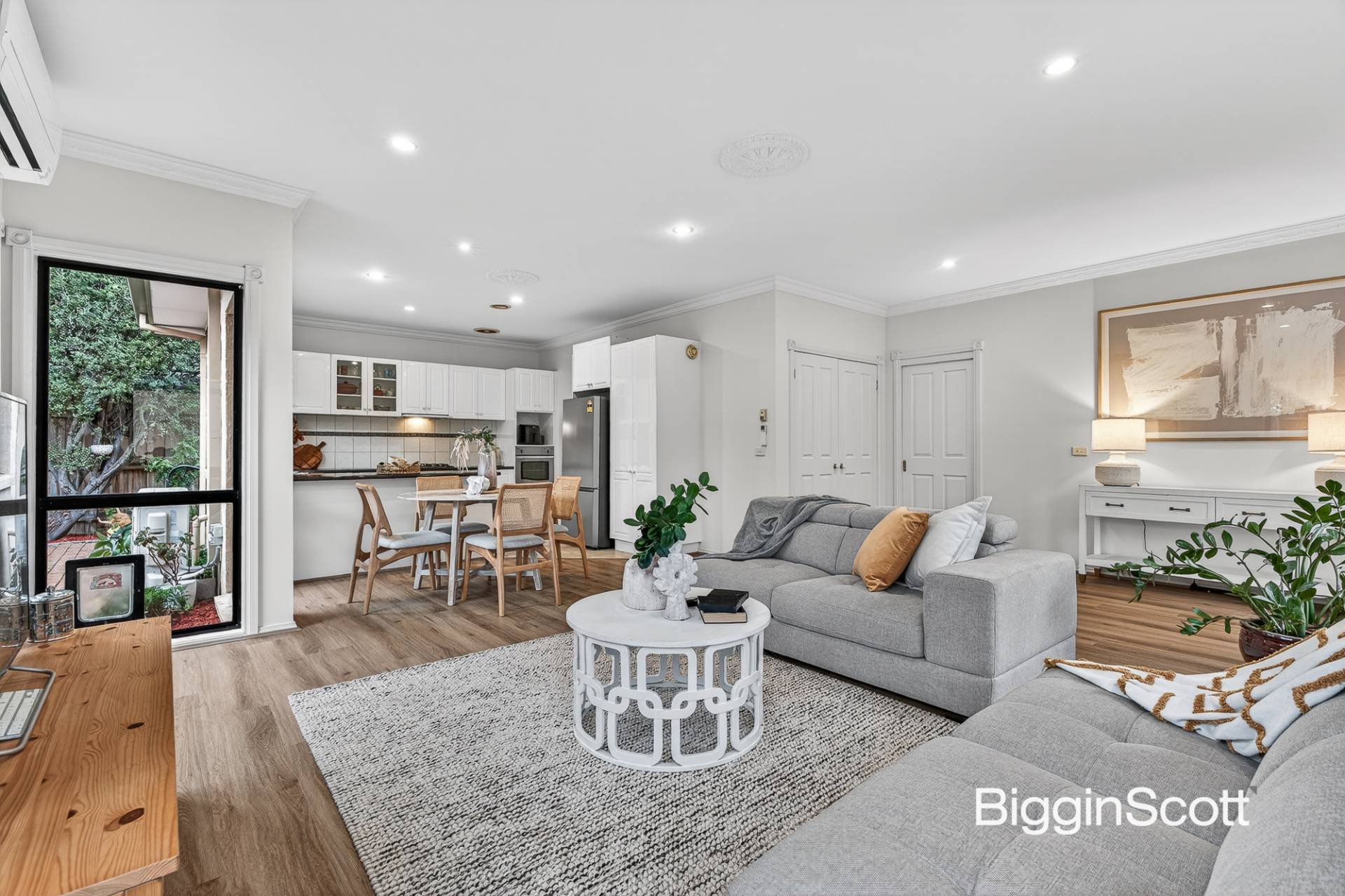 2/114 Blackburn Road, Glen Waverley - Thumbnail 3