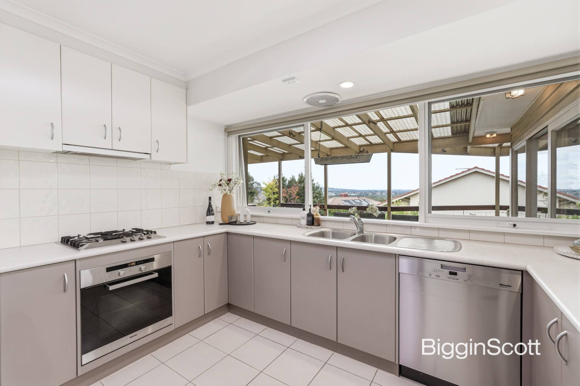 101 Grandview Road, Wheelers Hill - Thumbnail 4