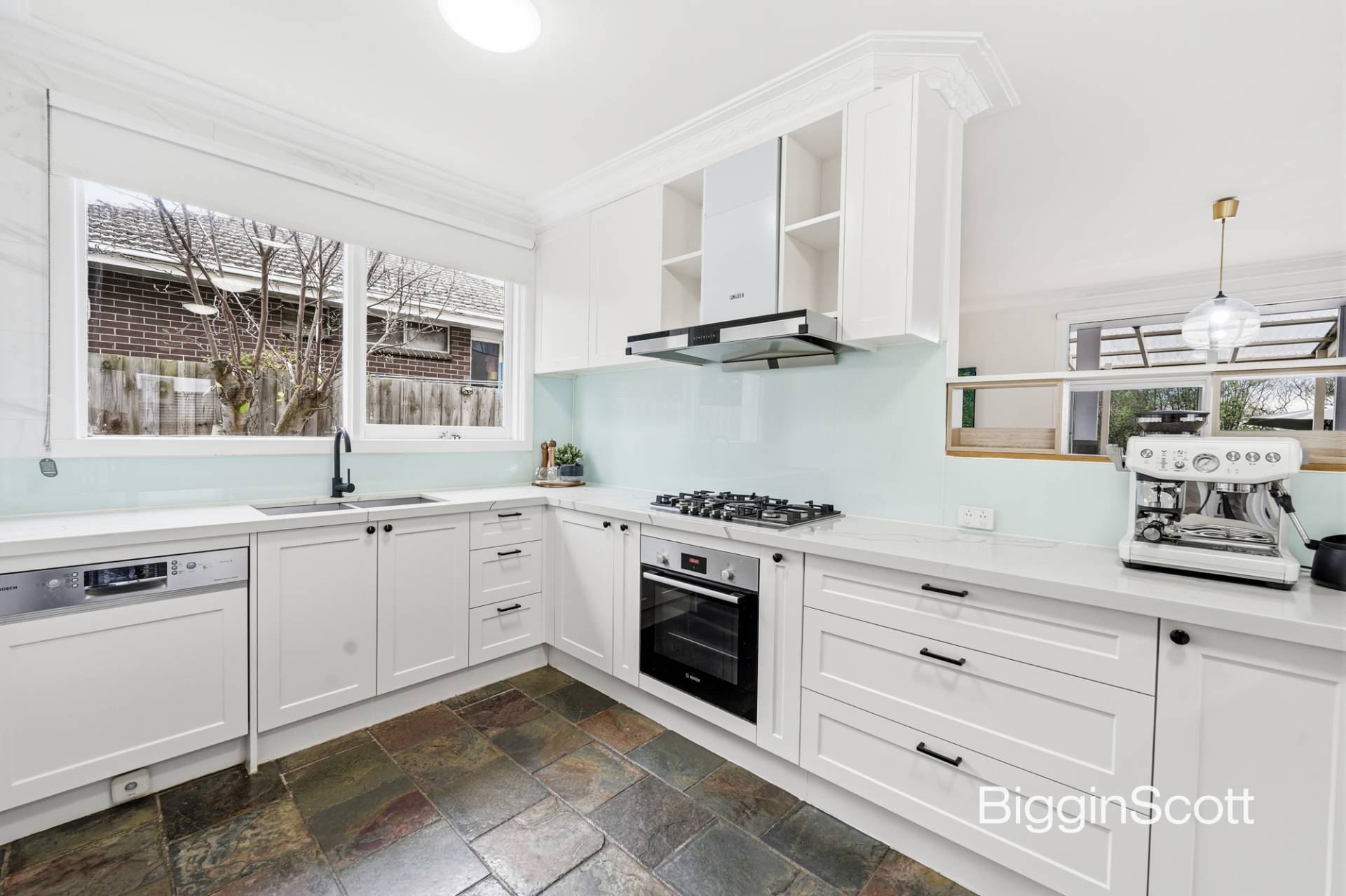 5 Adrienne Crescent, Mount Waverley - Thumbnail 3