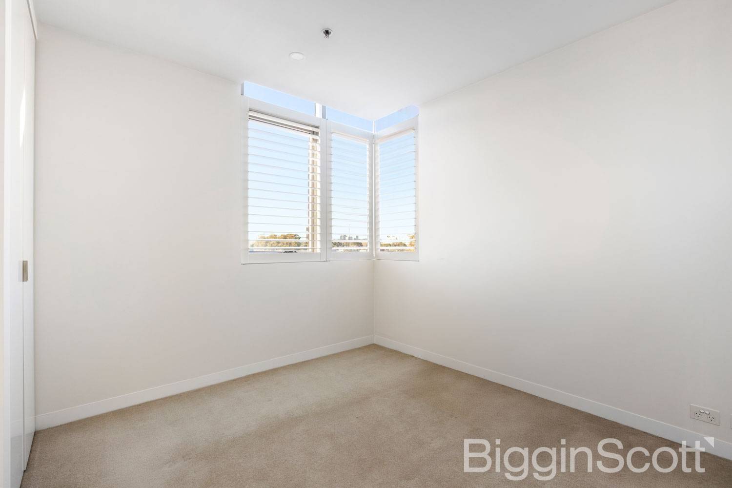 319/99 Dow Street, Port Melbourne - Thumbnail 8