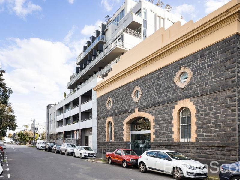Stylish One-Bedroom Apartment in Prime Port Melbourne Location!