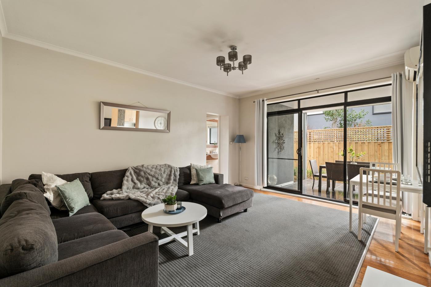 2/15 Wrexham Road, Windsor, VIC