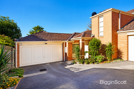 BEAUTIFUL FAMILY TOWNHOUSE IN THE PRESTIGIOUS GWSC & MVPS CATCHMENTS - WALK TO THE GLEN!