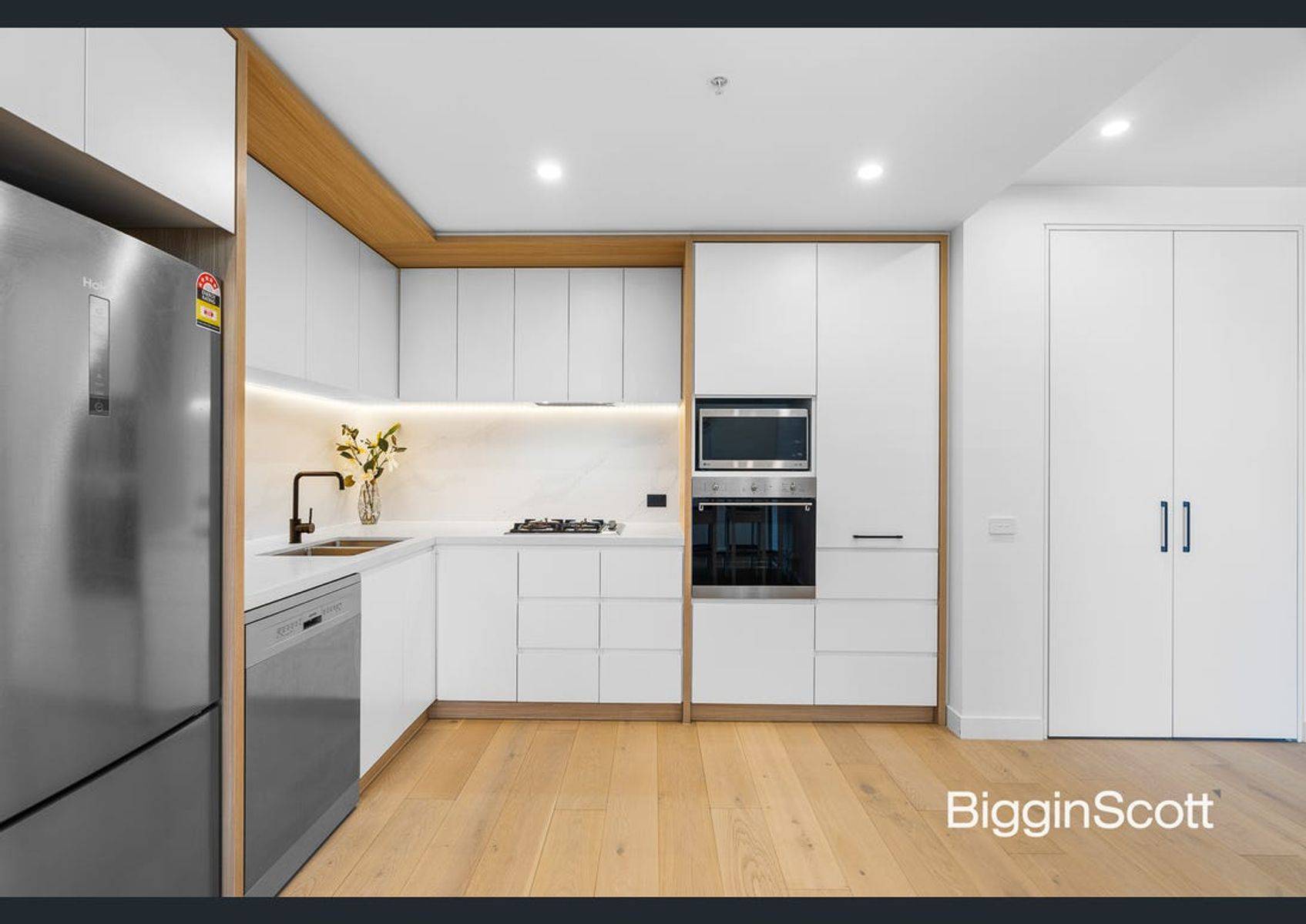 210/9 Williamsons Road, Doncaster VIC 3108