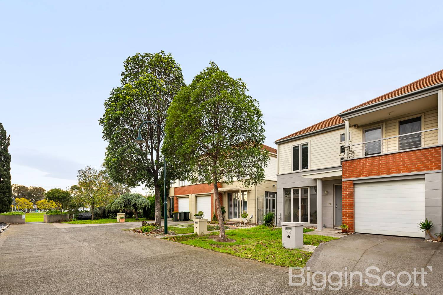 12 Edina Close