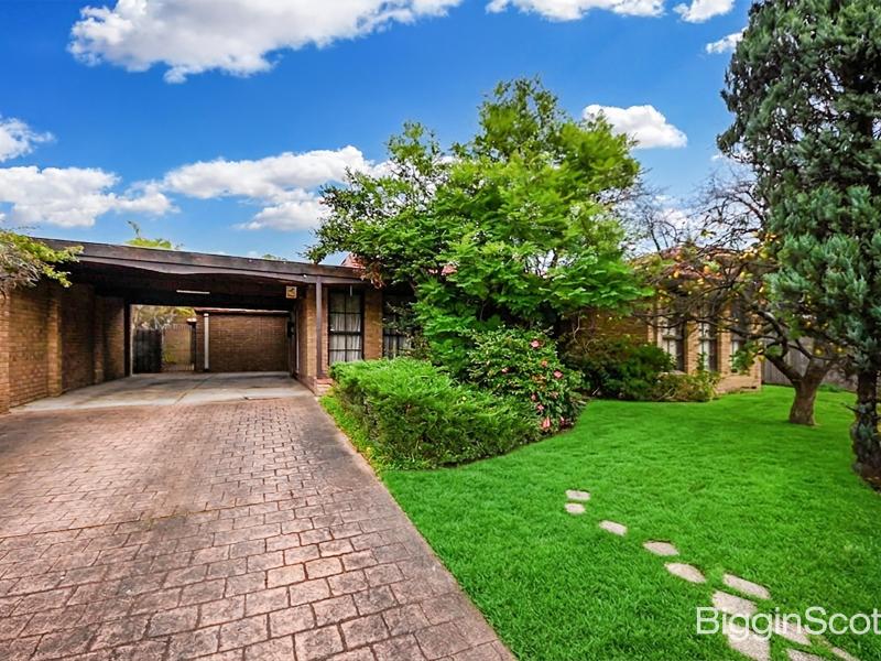 Comfort and Convenience: Classic Glen Waverley Family Living