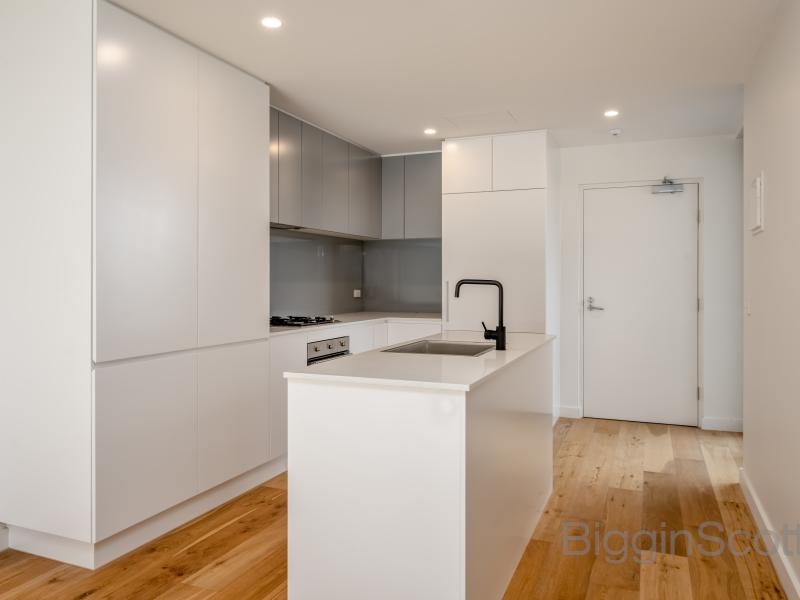 Modern Bayside Living with City Views
