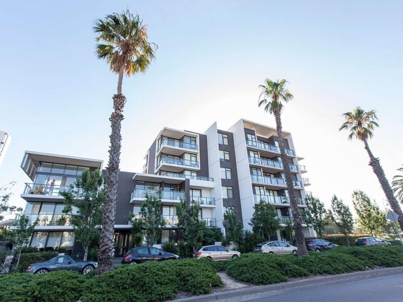 Stylish Fully Furnished Residence in a Prime Beachside Location