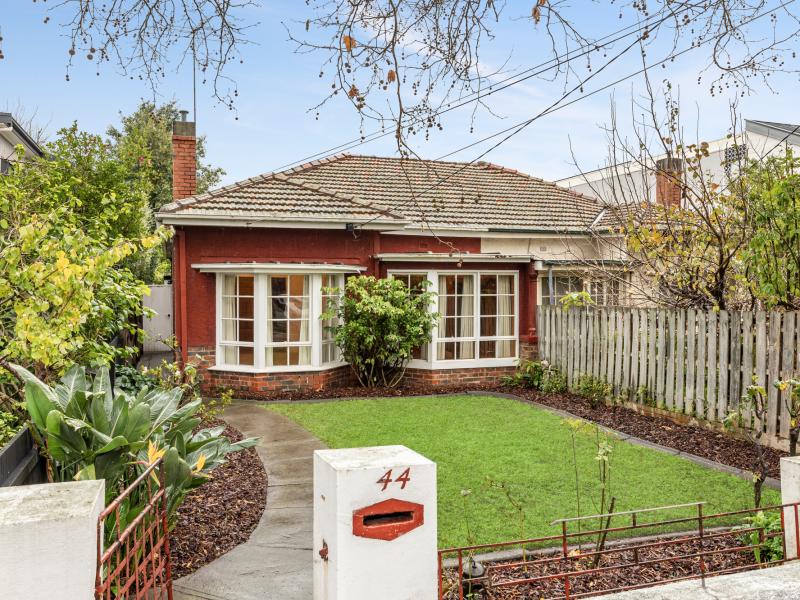 Renovate, Rebuild or Create Your Dream Home (STCA) in Blue-Chip Elwood