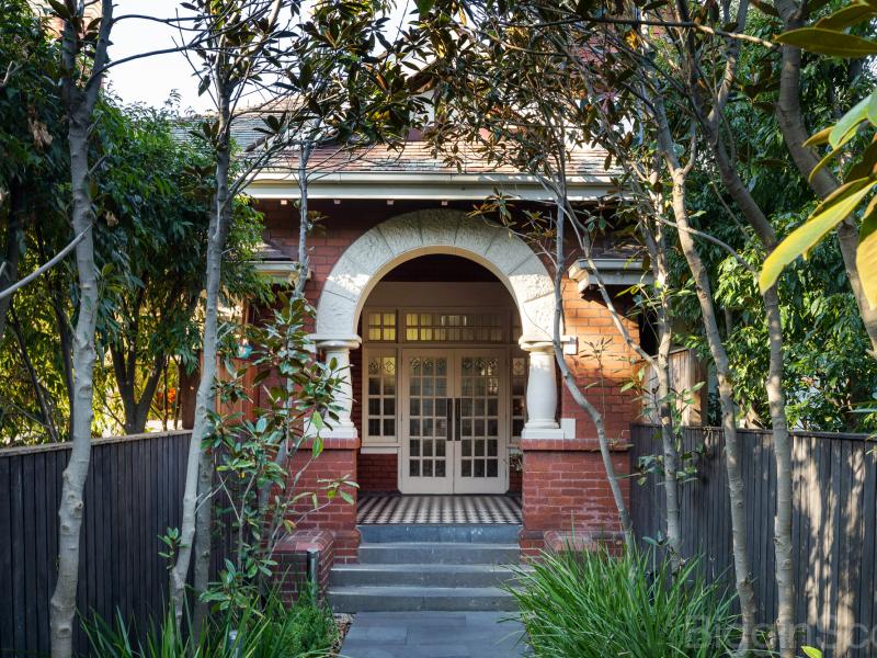 C'est Magnifique St Kilda