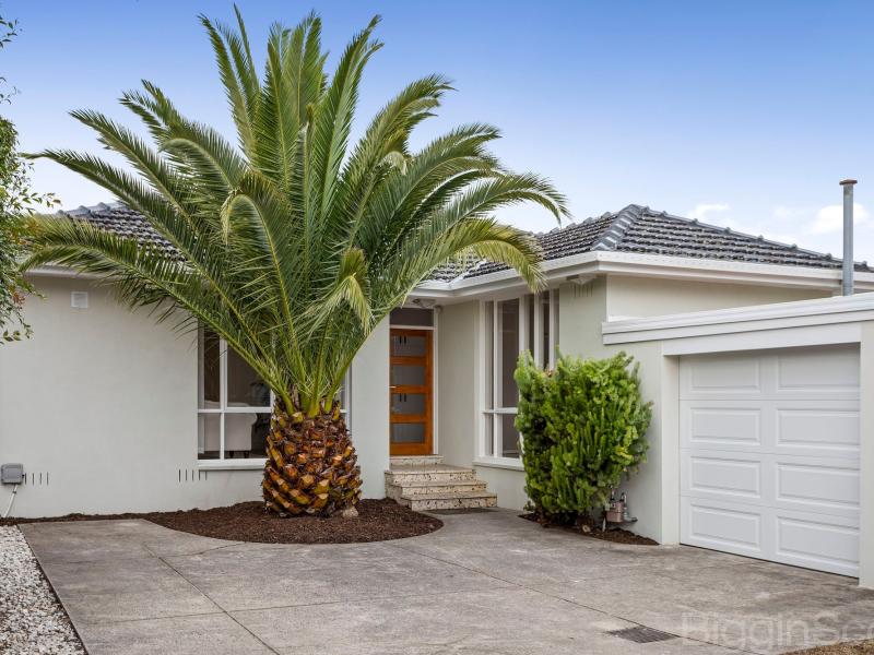 FREESTANDING SINGLE LEVEL GARDEN OASIS ON PRIVATE 550 sq m (approx.) ALLOTMENT