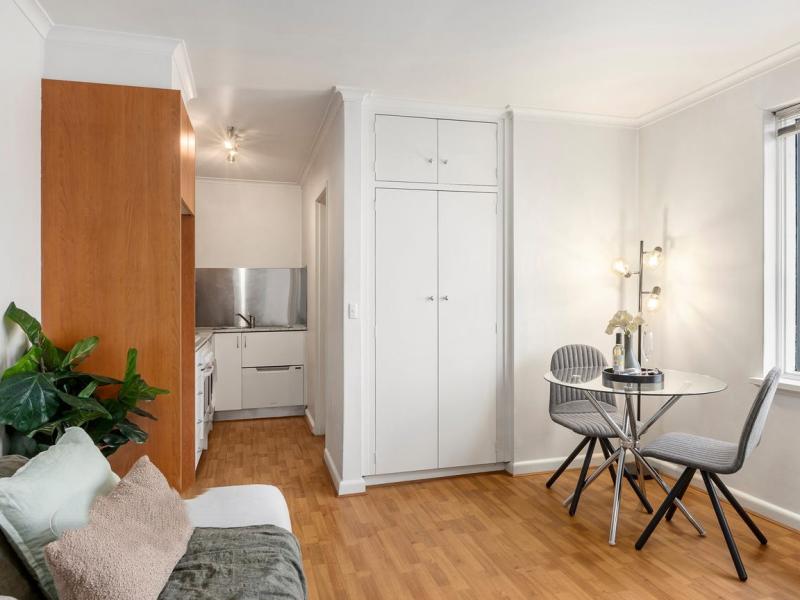 Stylish Fully Furnished Studio Apartment in Prime Elwood Location