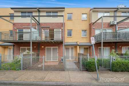 Spacious Triple-Storey Living in the Prestigious Waterford Green Estate