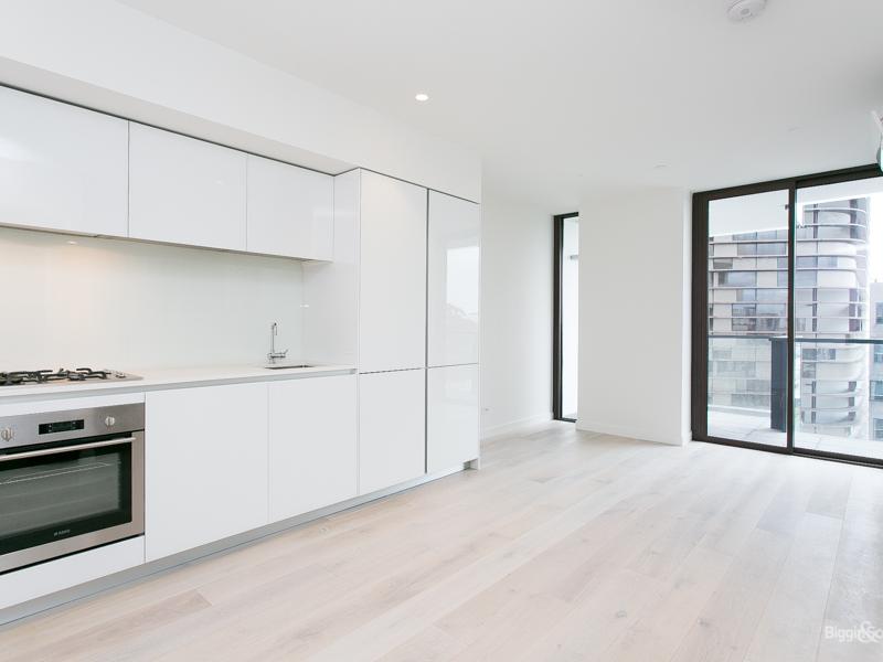One Bedroom Apartment At The Back Of The Block With Rooftop Views