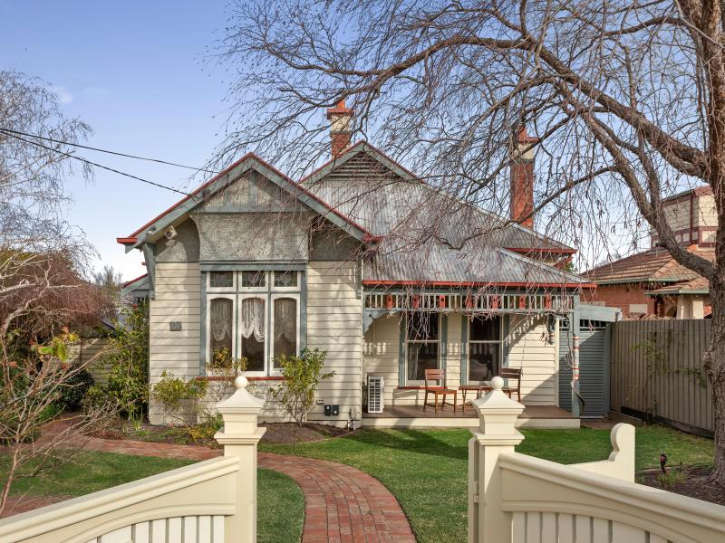 Character, Charm & Convenience in the Heart of Elsternwick (FULLY FURNISHED) 
