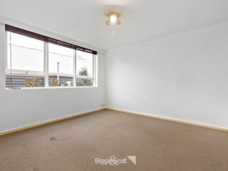 SPACIOUS RENOVATED ONE BEDROOM APARTMENT IN THE HEART OF RICHMOND!