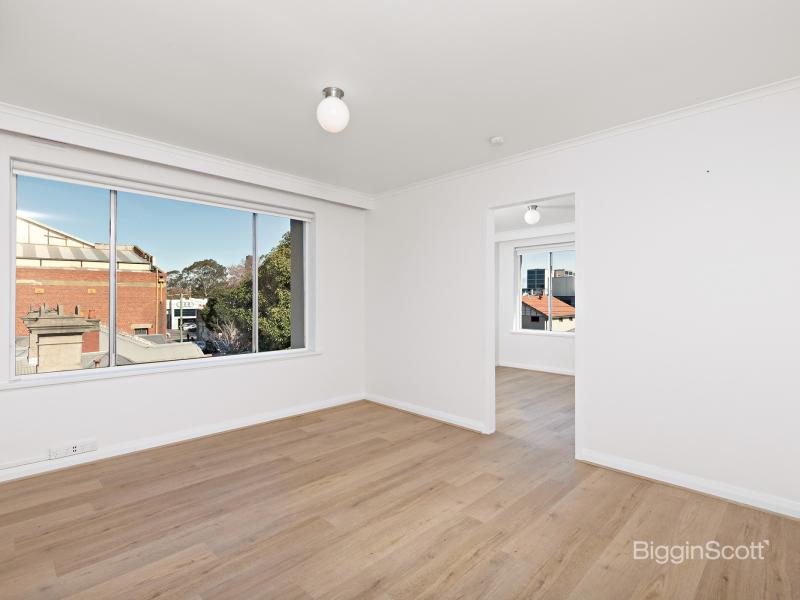LIGHT AND BRIGHT ONE BEDROOM APARTMENT WITH CITY VIEWS!