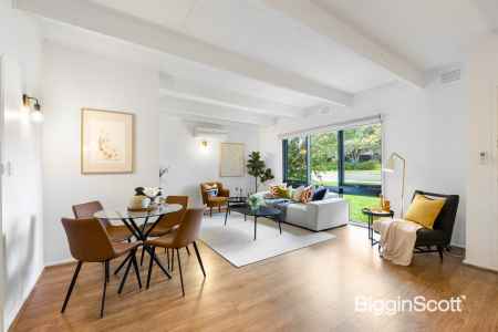 Modern, Bright and Single Level Villa.