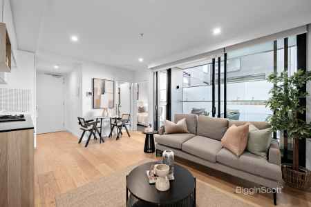 LIGHT-FILLED APARTMENT WITH PRIVATE TERRACE IN THE HEART OF RICHMOND