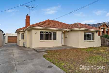 Comfort, Convenience & Space in the Heart of Altona North