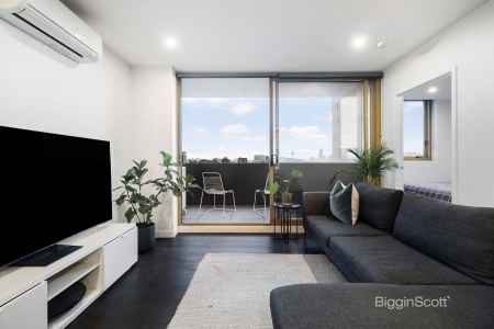 DESIGNER APARTMENT WITH STUDY NOOK & RESORT-STYLE FACILITIES