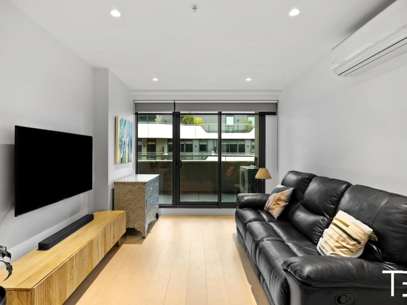 Space, Sophistication & Location- A Standout Hawthorn East Residence