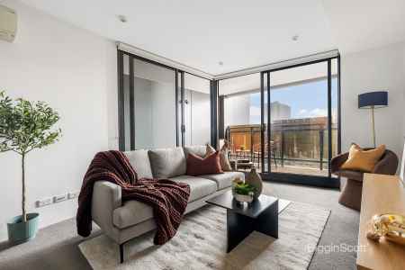BRIGHT ONE-BEDROOM APARTMENT IN THE HEART OF RICHMOND!