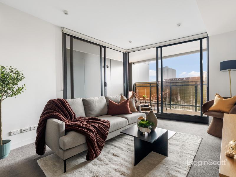 BRIGHT ONE-BEDROOM APARTMENT IN THE HEART OF RICHMOND!