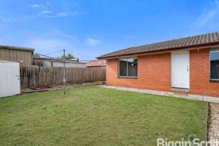 Immaculate Single-Level Living in a Prime Location