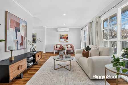 SPACIOUS FAMILY LIVING ON 656SQM IN A PRIME GLEN WAVERLEY LOCATION!
