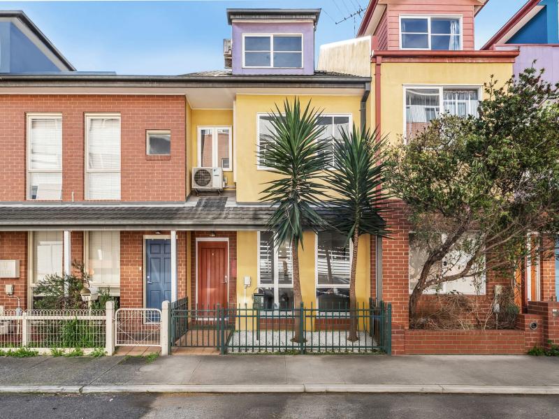 Contemporary 3-Bedroom Home in the Heart of Brunswick