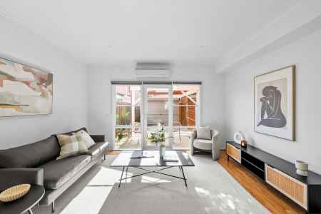 Contemporary 3-Bedroom Home in the Heart of Brunswick