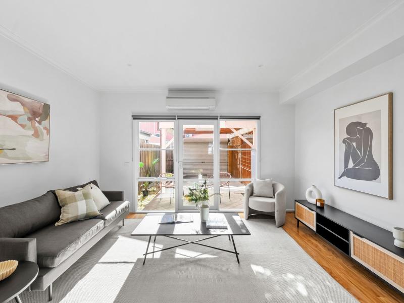 Contemporary 3-Bedroom Home in the Heart of Brunswick