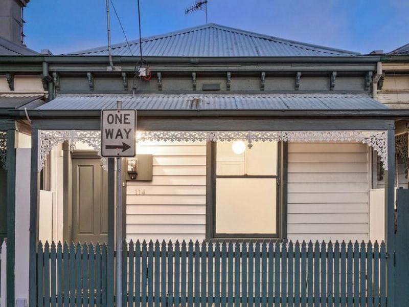 **UNDER APPLICATION** A CHARMING TWO BEDROOM VICTORIAN WITH NEW BATHROOM