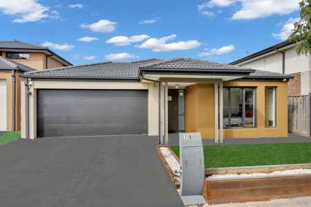 Modern Family Home in Prime Upper Point Cook !